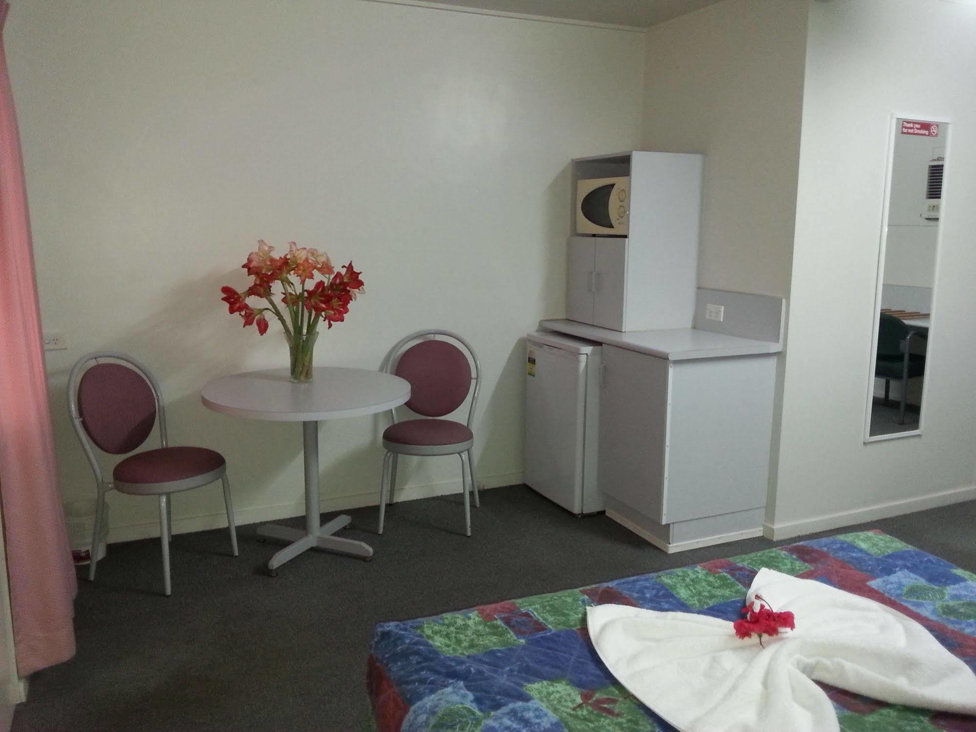 Golden Fountain Motel Rockhampton Exterior photo