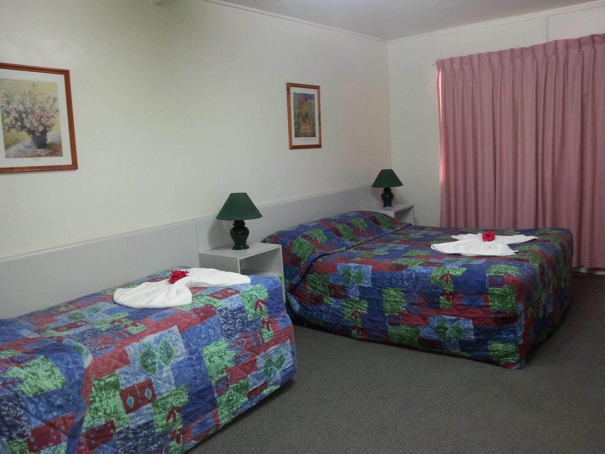 Golden Fountain Motel Rockhampton Exterior photo